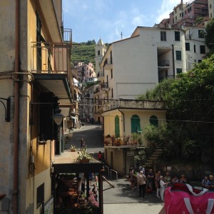 Cinque Manarola streeet scene