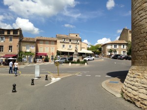 Gordes Plaza