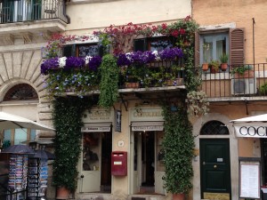 Rome 2 Piazza Navarone door scene with floers